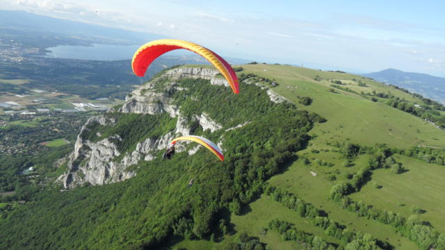 Gleitschirmfliegen auf dem Mont Salève