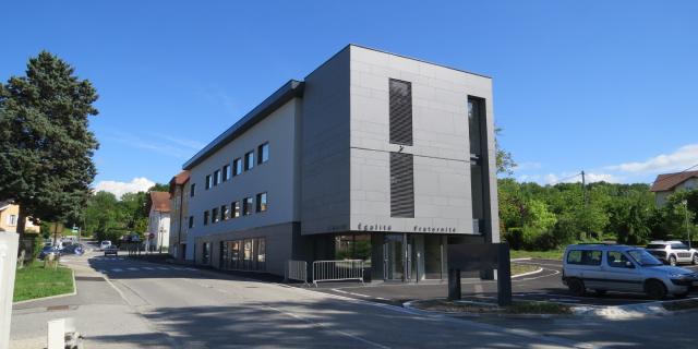 mairie-salle-des-ftes-de-vers-un-btiment-nergie-positive-dominique-ernst.jpg