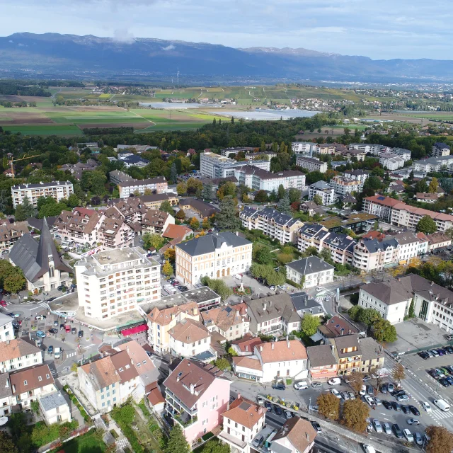 vue-arienne-saint-julien-mairie-saint-julien-en-genevois-2.jpg