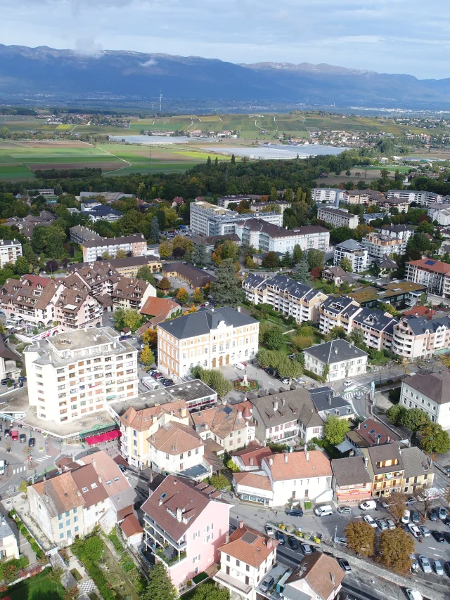 vue-arienne-saint-julien-mairie-saint-julien-en-genevois-2.jpg