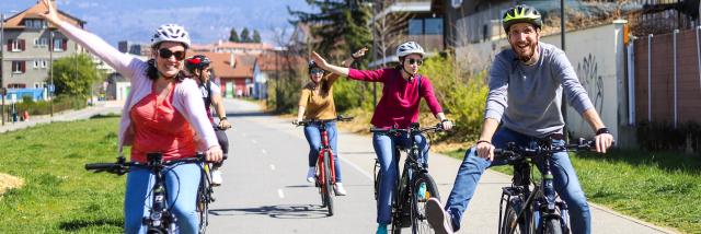 Vélo en groupe sur la Voie Verte du Grand Genève