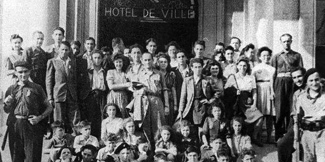 Enfants Sauves Grace A Marianne Cohn Et Jean Duffaugt. Annemasse Le 18 Aout 1944