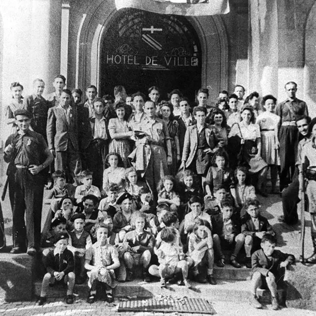 Enfants Sauves Grace A Marianne Cohn Et Jean Duffaugt. Annemasse Le 18 Aout 1944