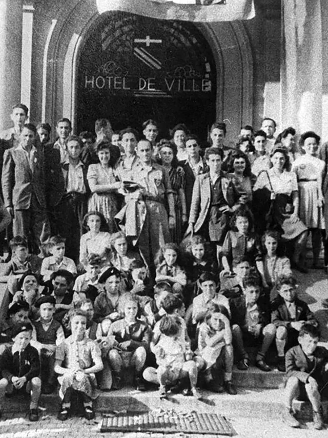 Enfants Sauves Grace A Marianne Cohn Et Jean Duffaugt. Annemasse Le 18 Aout 1944