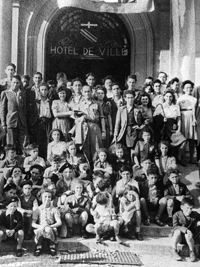 Enfants Sauves Grace A Marianne Cohn Et Jean Duffaugt. Annemasse Le 18 Aout 1944